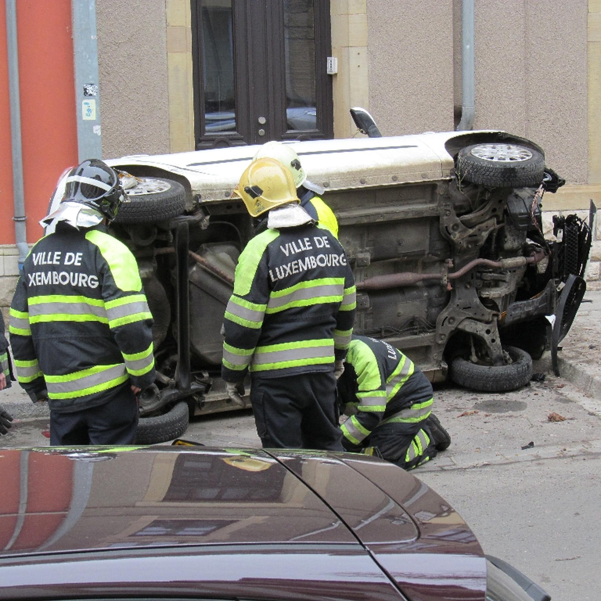 Limpertsberg Unfall Auto Kippt Um Luxemburger Wort